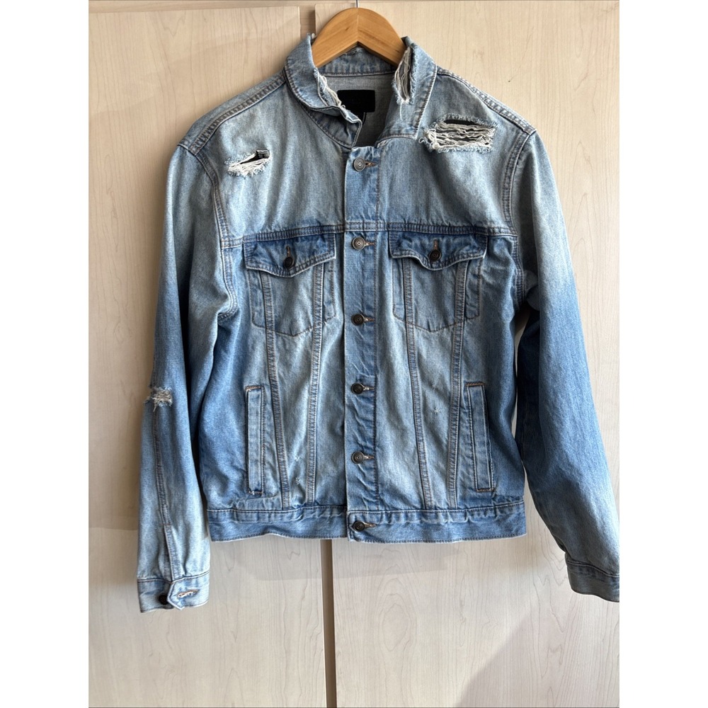 Forever 21 Men's Distressed Blue Denim Trucker Jacket Size Medium Long Sleeve